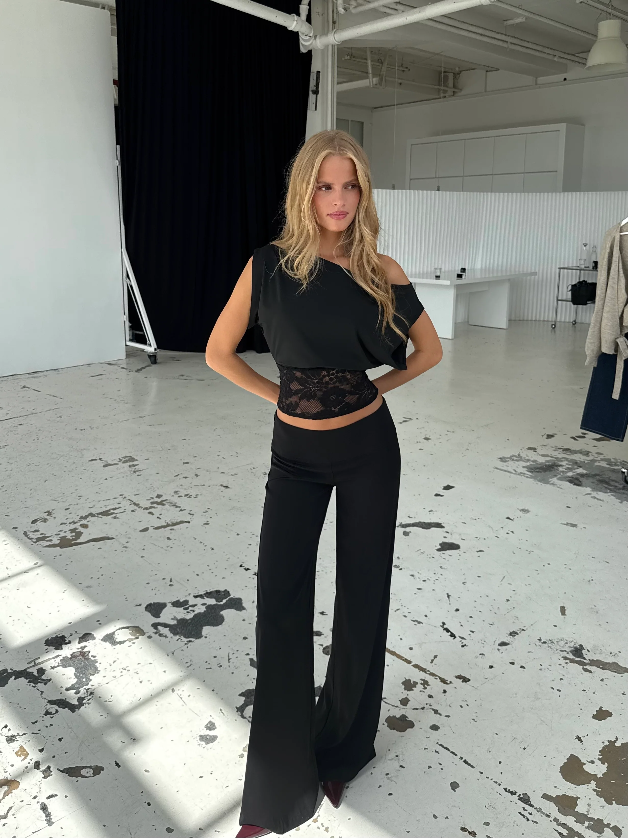 Flowy low waist bukser - sort - Image 5