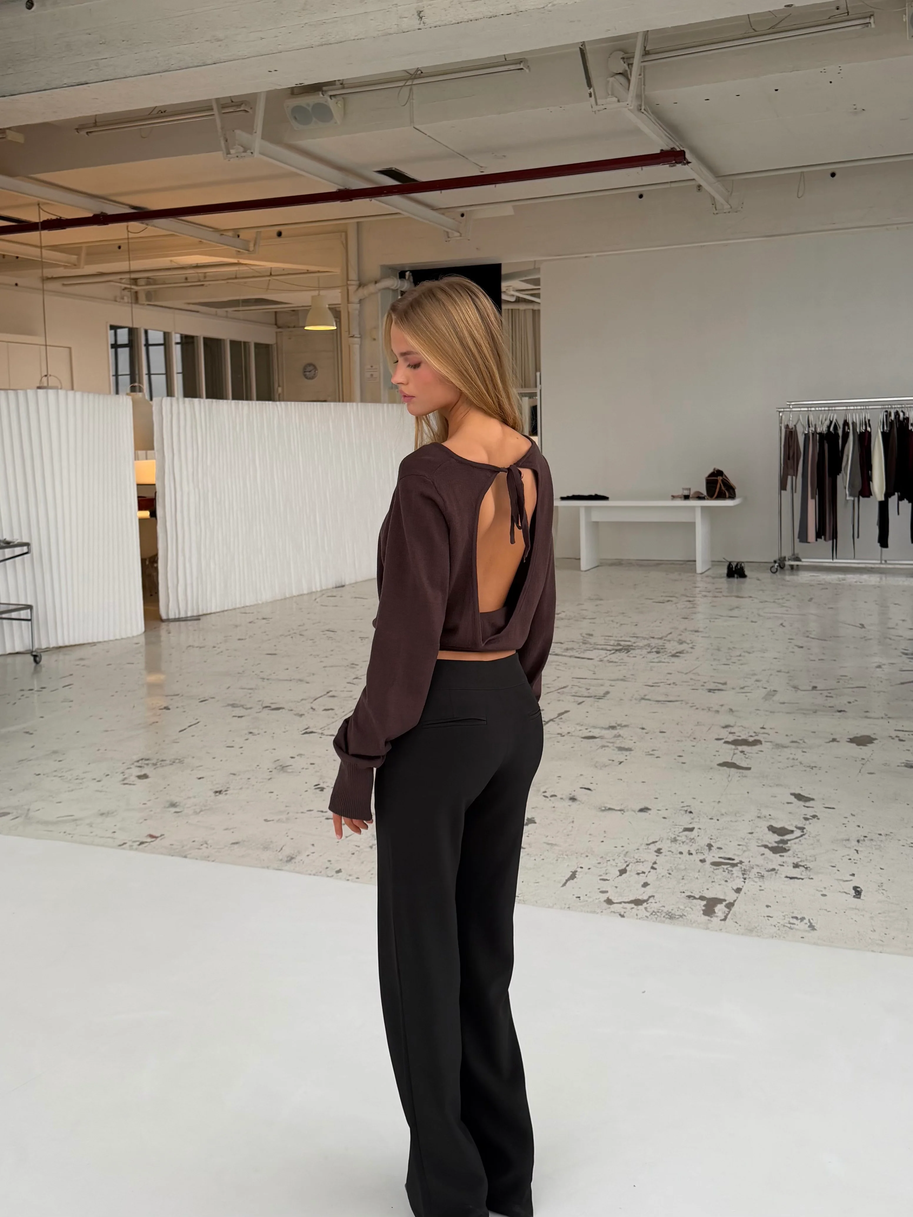 Open back knit top - mørk brun - Image 3